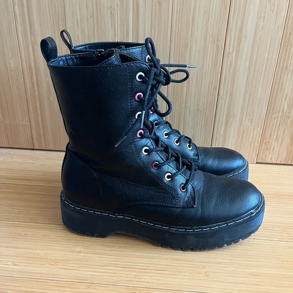 Black combat boots Size 11 multicolored eyelets - Picture 6 of 7